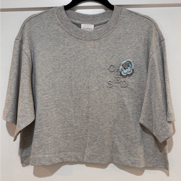 Closed Limited Edition Cropped Tee with Blue Crochet Floral Accent NWT - Picture 3 of 6